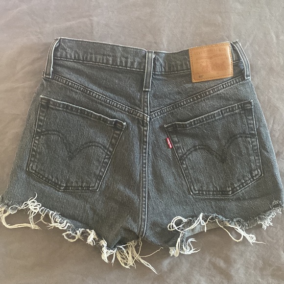 501®️ Levi’s Original High Rise Shorts - Picture 4 of 9